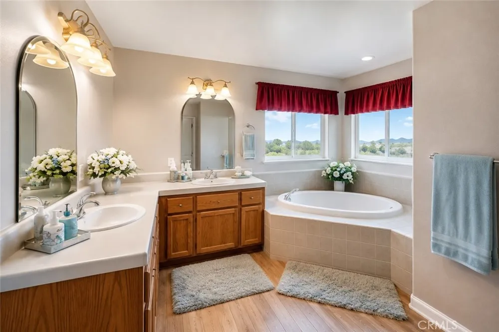 6797 Blue Rose Oak Hills, CA 92344