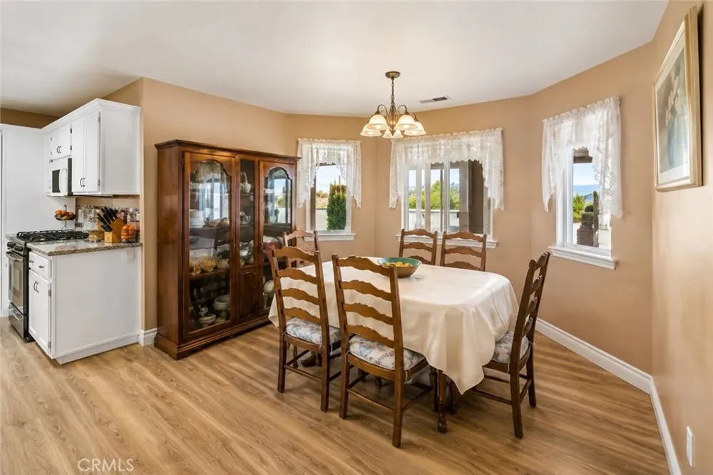 6797 Blue Rose Oak Hills, CA 92344