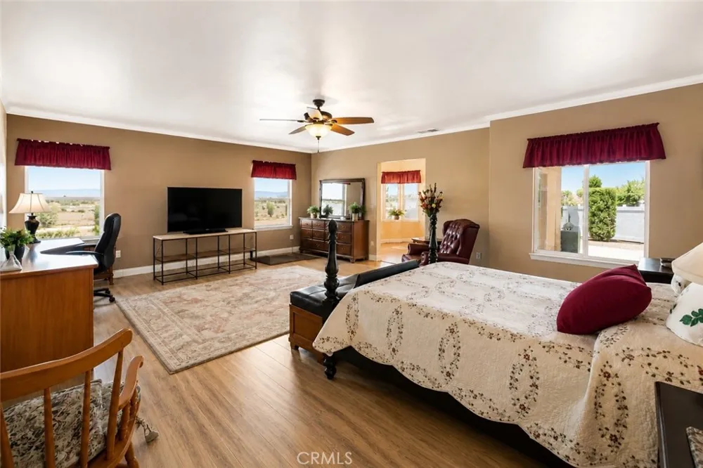 6797 Blue Rose Oak Hills, CA 92344
