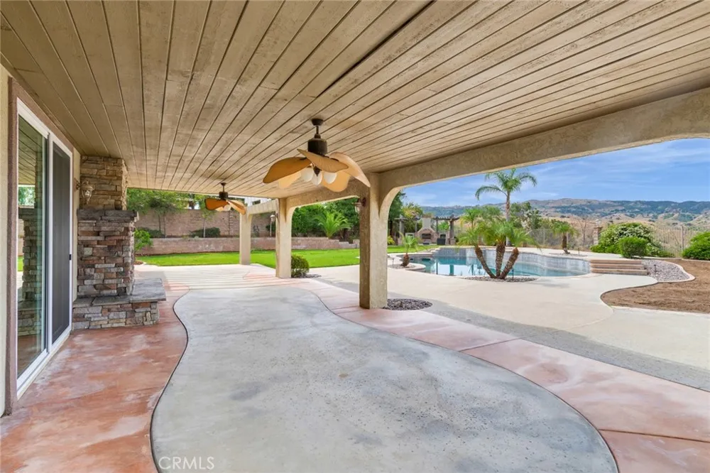 1910 Mesa View Lane Redlands, CA 92373