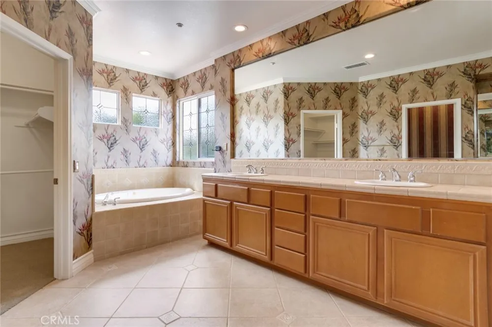 1910 Mesa View Lane Redlands, CA 92373