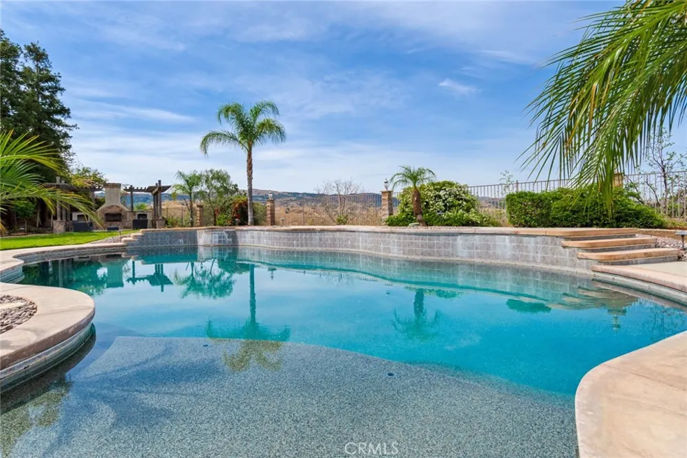 1910 Mesa View Lane Redlands, CA 92373
