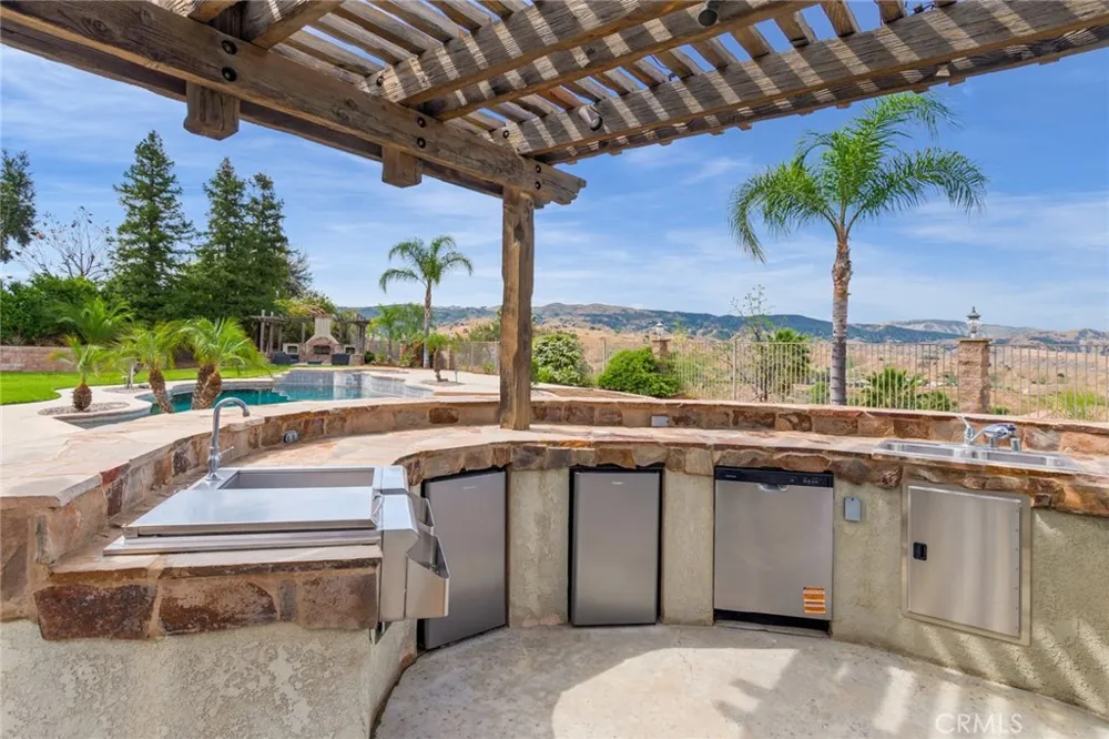 1910 Mesa View Lane Redlands, CA 92373