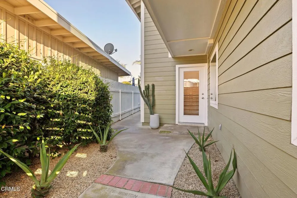 924 Woodstock Lane Ventura, CA 93001