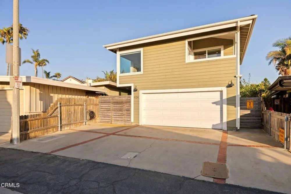 924 Woodstock Lane Ventura, CA 93001