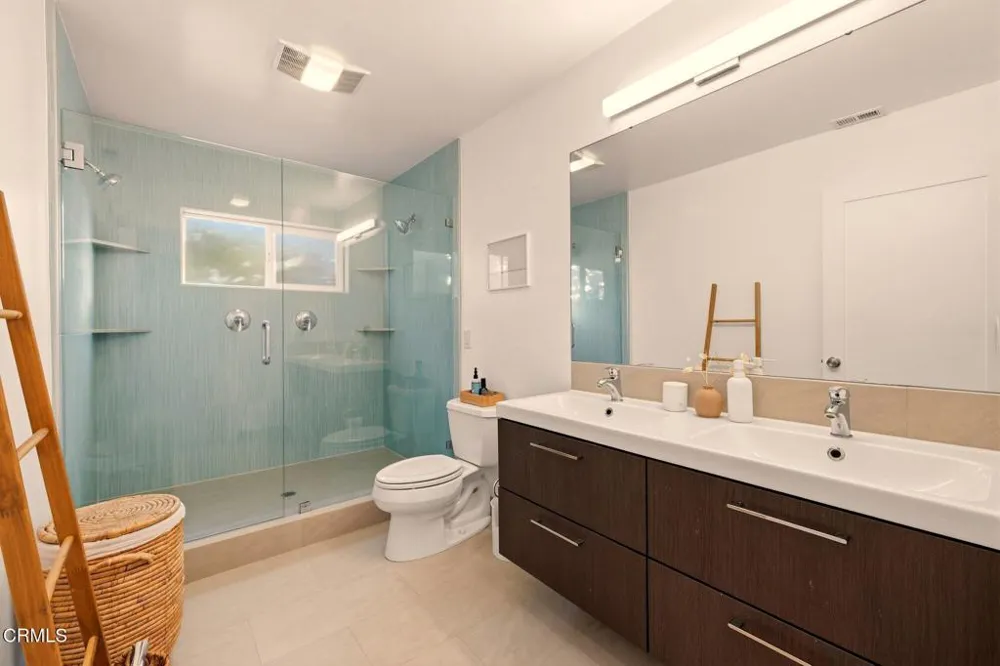 924 Woodstock Lane Ventura, CA 93001