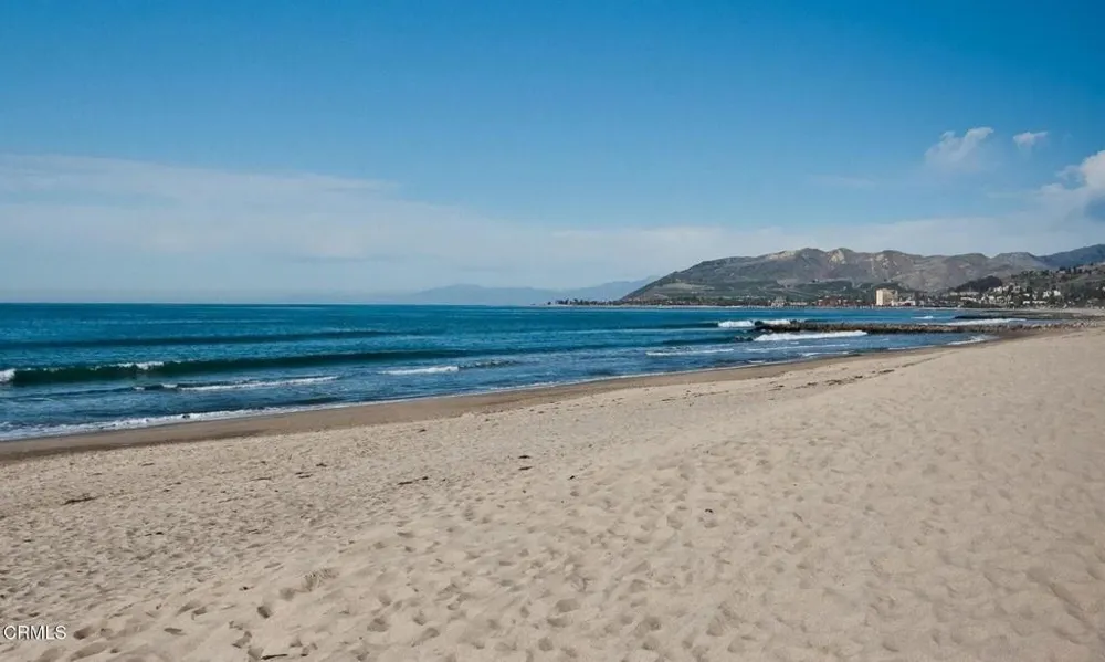 924 Woodstock Lane Ventura, CA 93001