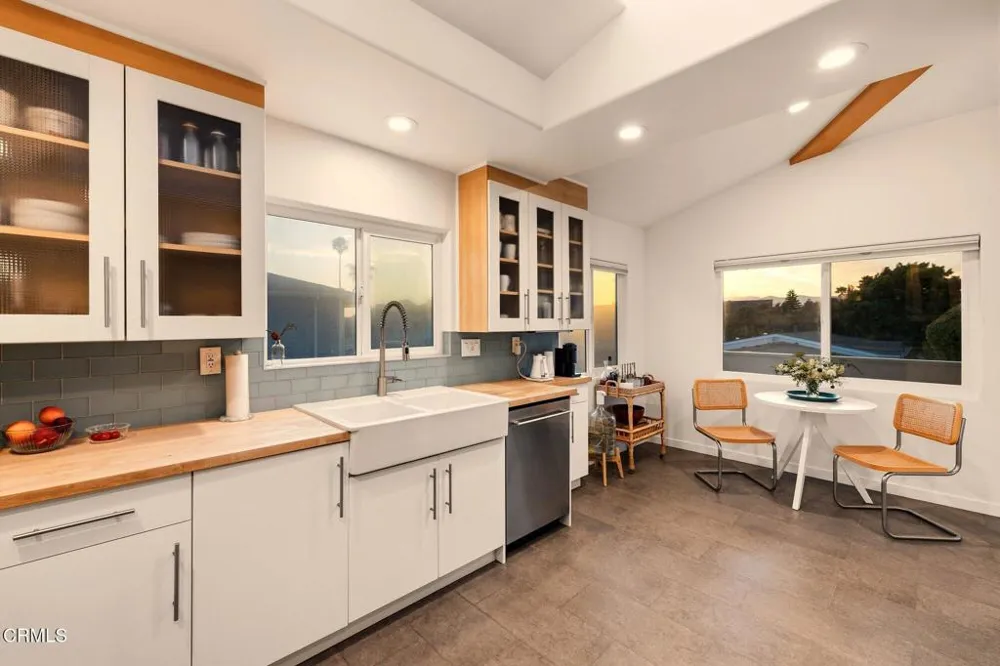 924 Woodstock Lane Ventura, CA 93001
