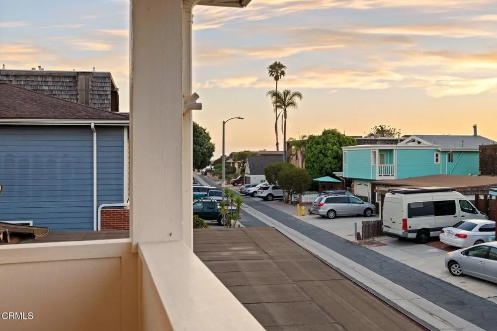 924 Woodstock Lane Ventura, CA 93001