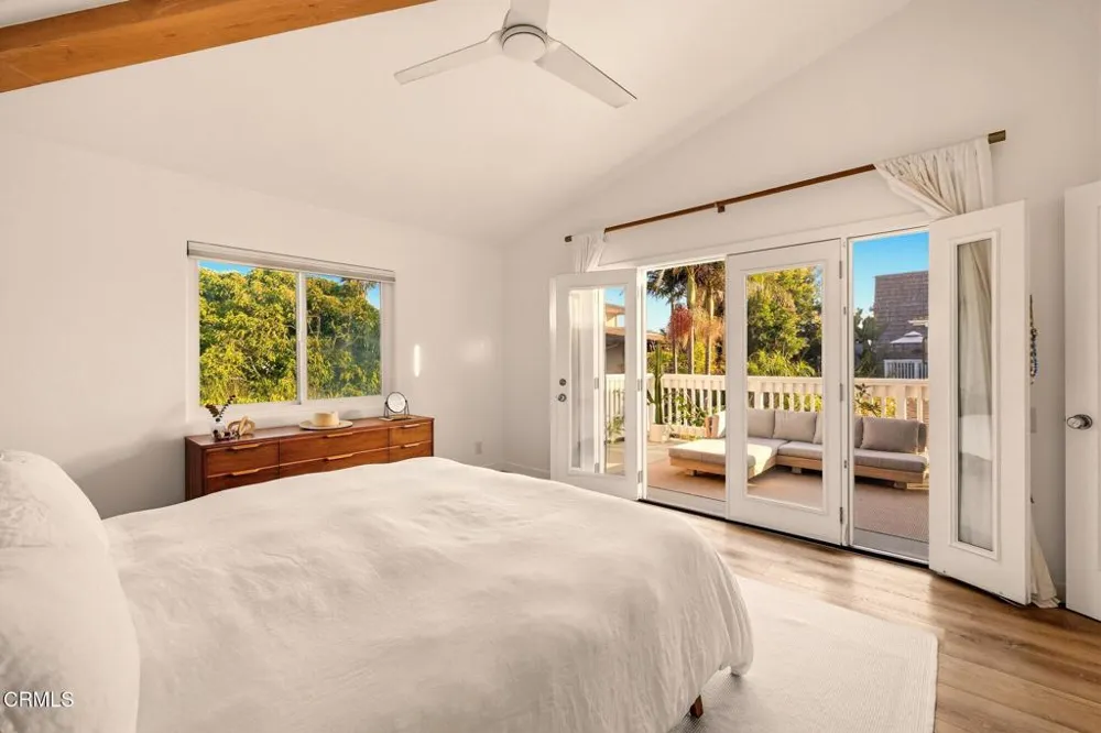 924 Woodstock Lane Ventura, CA 93001