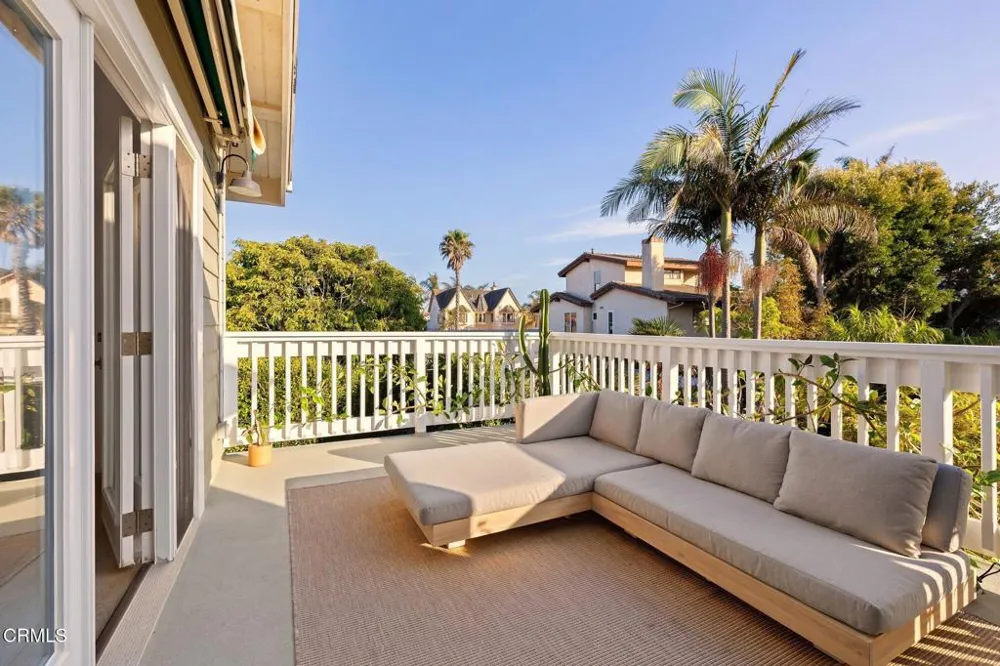 924 Woodstock Lane Ventura, CA 93001