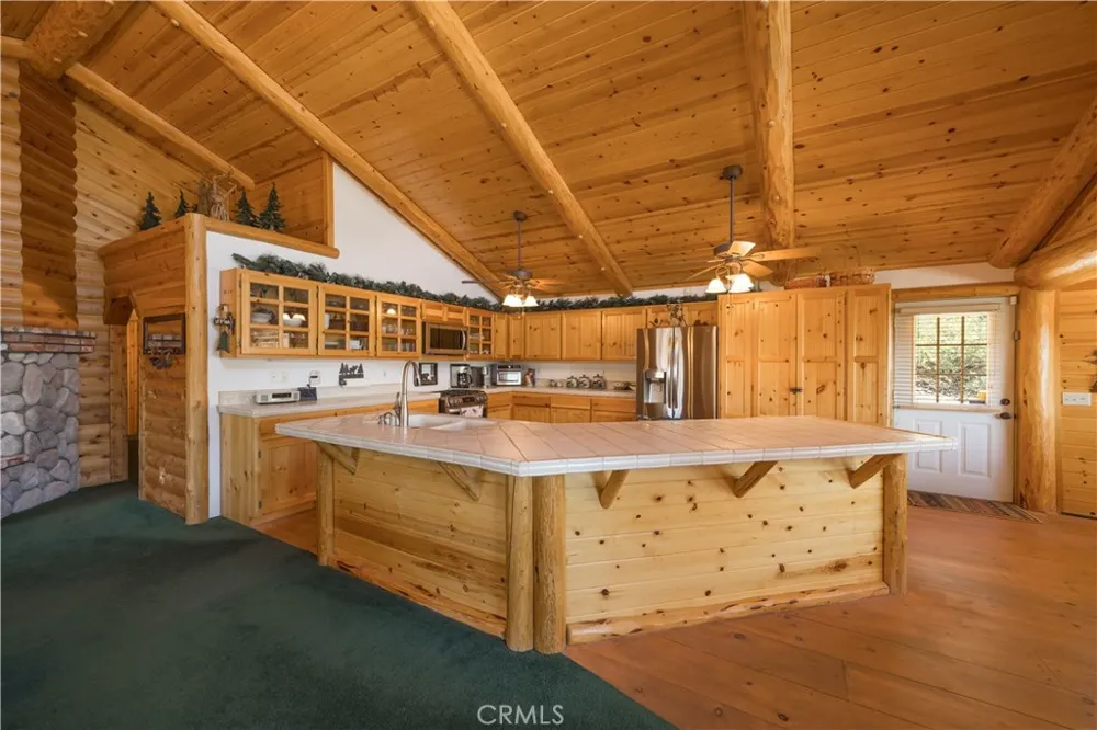 842 Paine Big Bear Lake, CA 92315