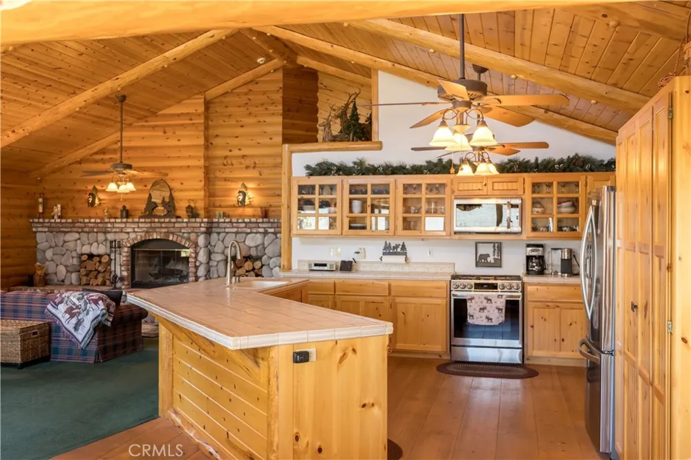 842 Paine Big Bear Lake, CA 92315