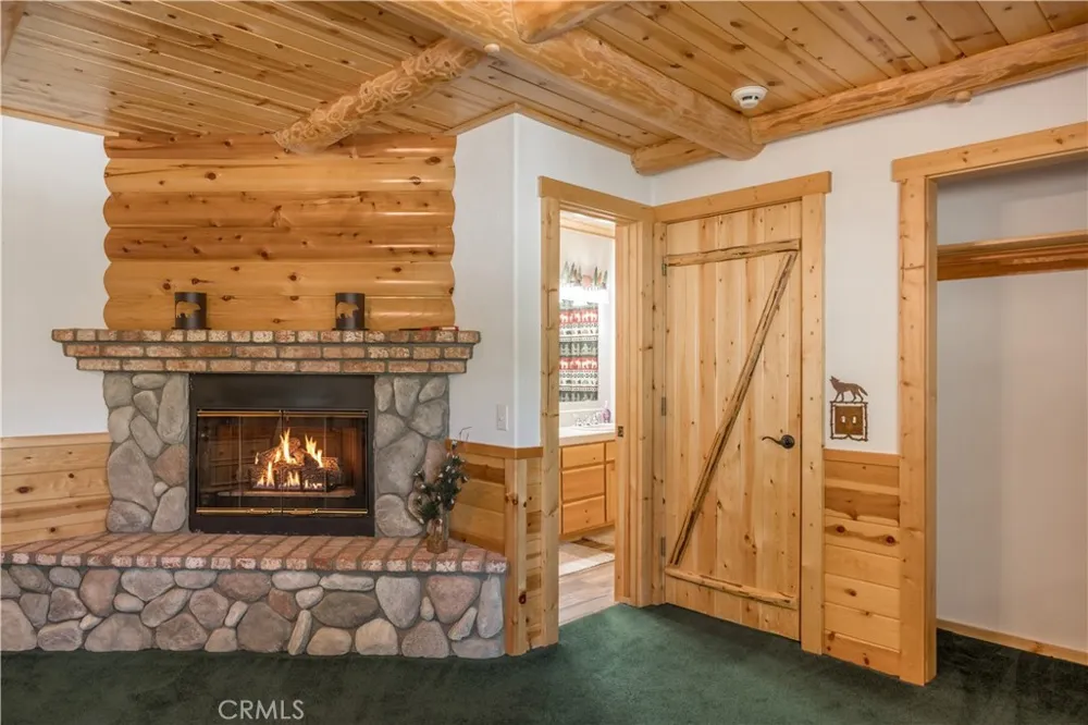 842 Paine Big Bear Lake, CA 92315