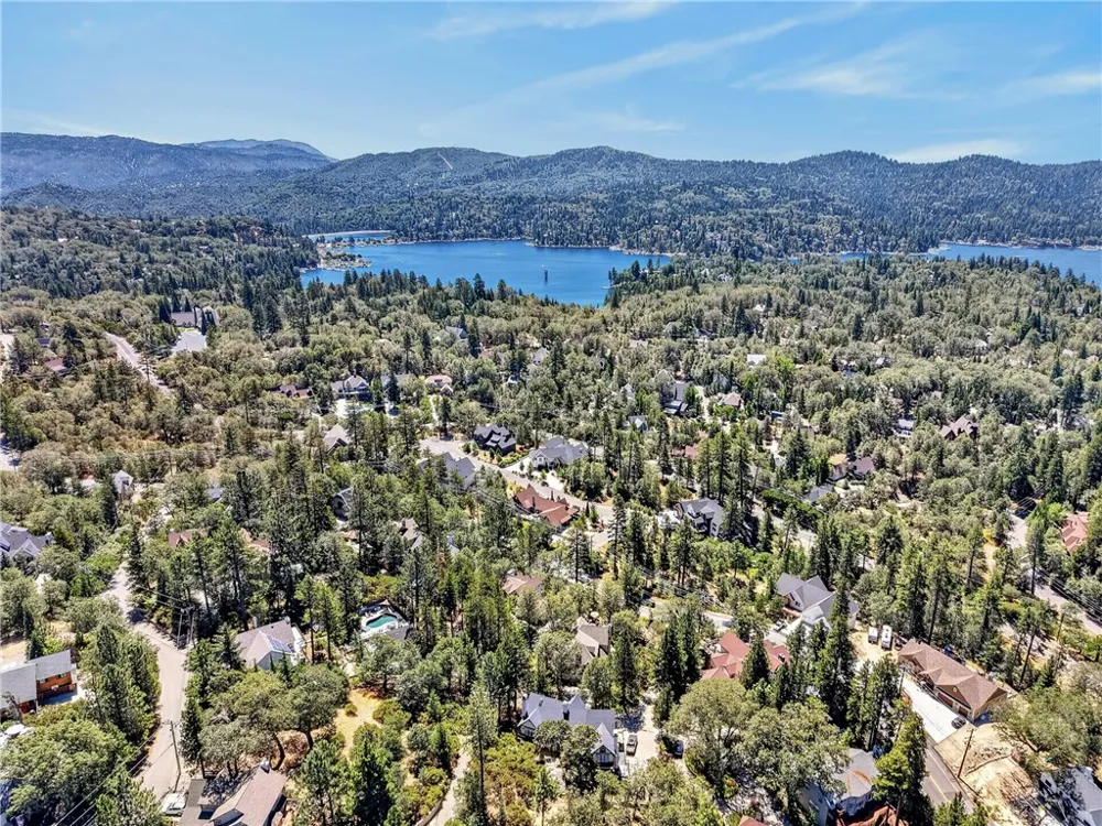 28462 North Bay Road Lake Arrowhead, CA 92352
