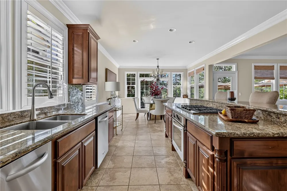 28462 North Bay Road Lake Arrowhead, CA 92352