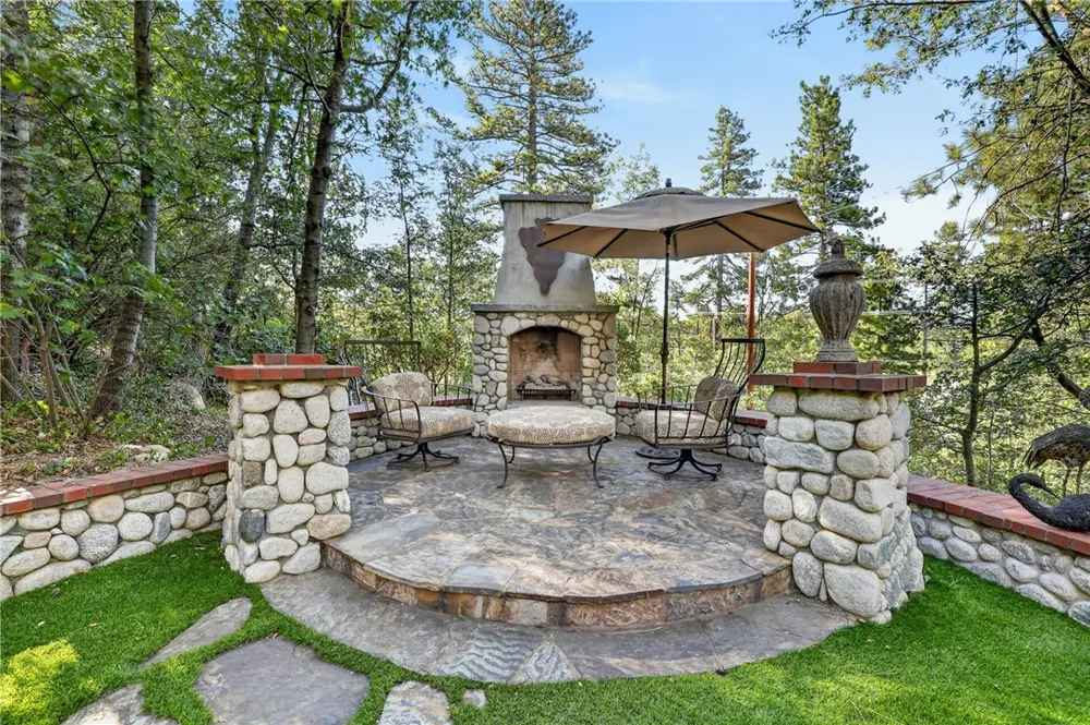 28462 North Bay Road Lake Arrowhead, CA 92352
