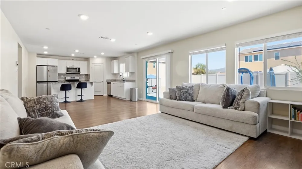 579 Pinyon San Jacinto, CA 92583