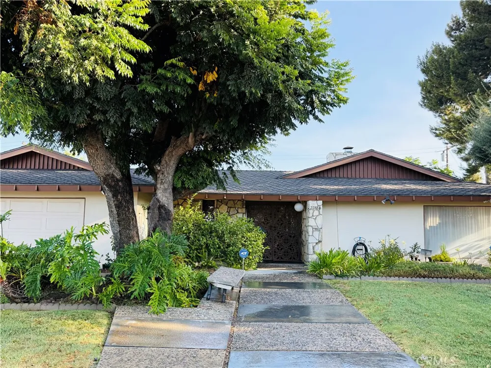 22864 Minona Drive Grand Terrace, CA 92313