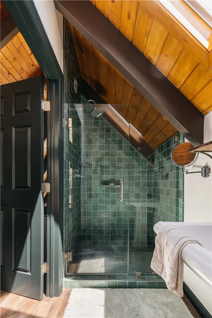 1457 Yosemite Lake Arrowhead, CA 92352