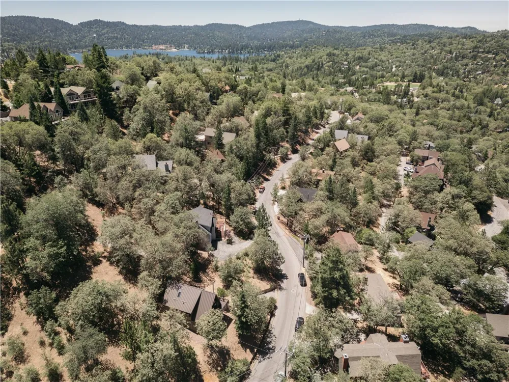 1457 Yosemite Lake Arrowhead, CA 92352