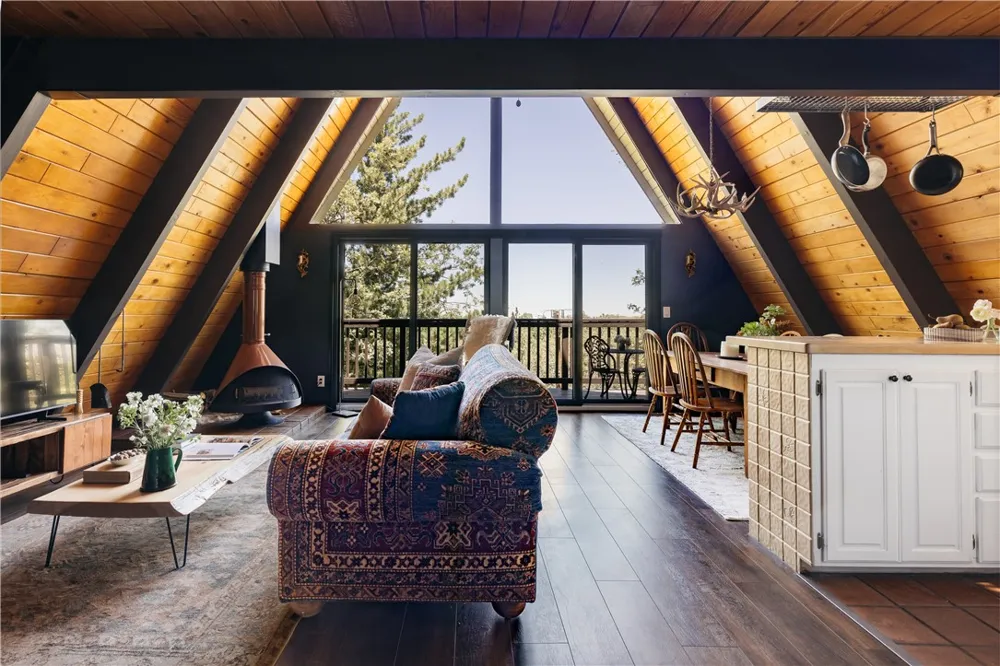 1457 Yosemite Lake Arrowhead, CA 92352