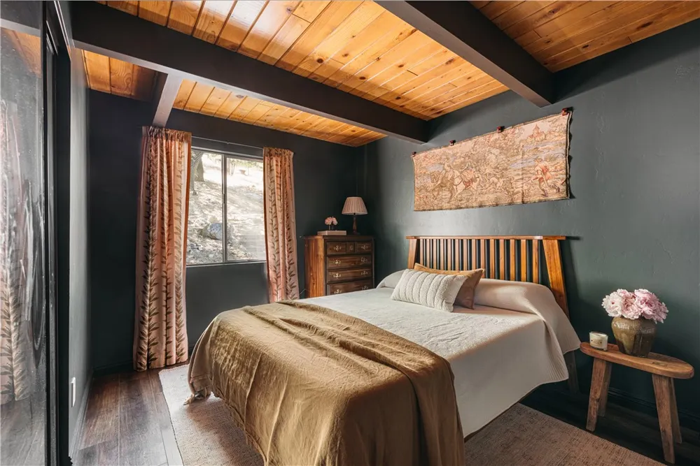 1457 Yosemite Lake Arrowhead, CA 92352