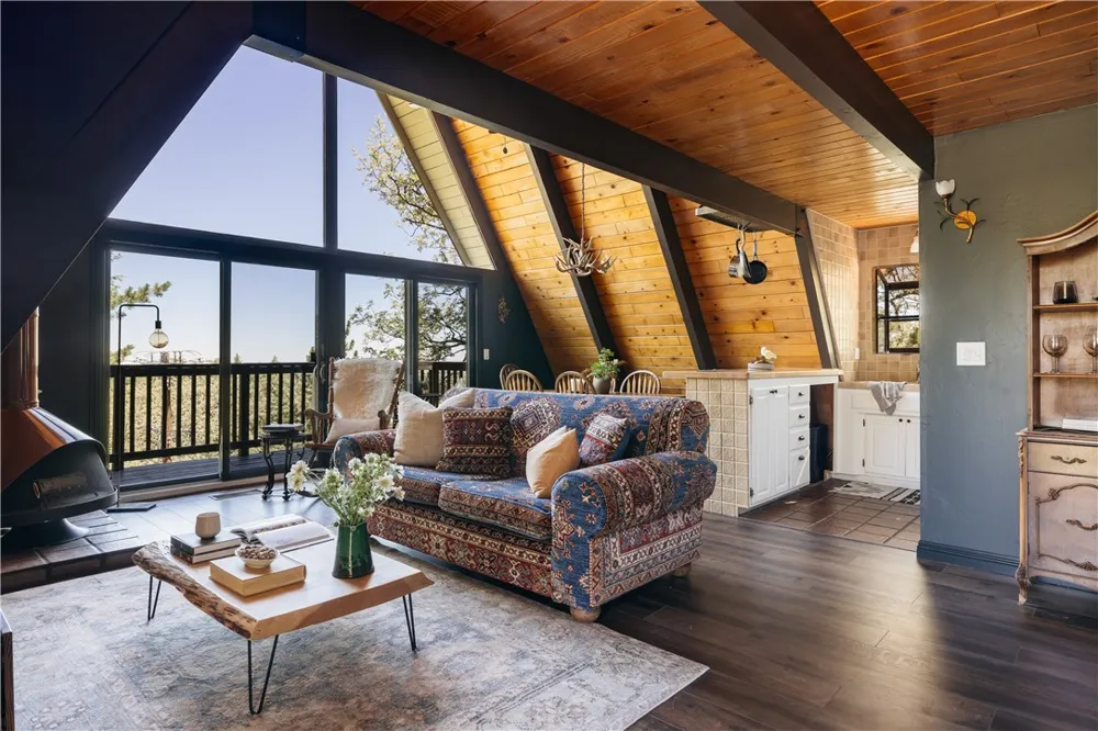 1457 Yosemite Lake Arrowhead, CA 92352