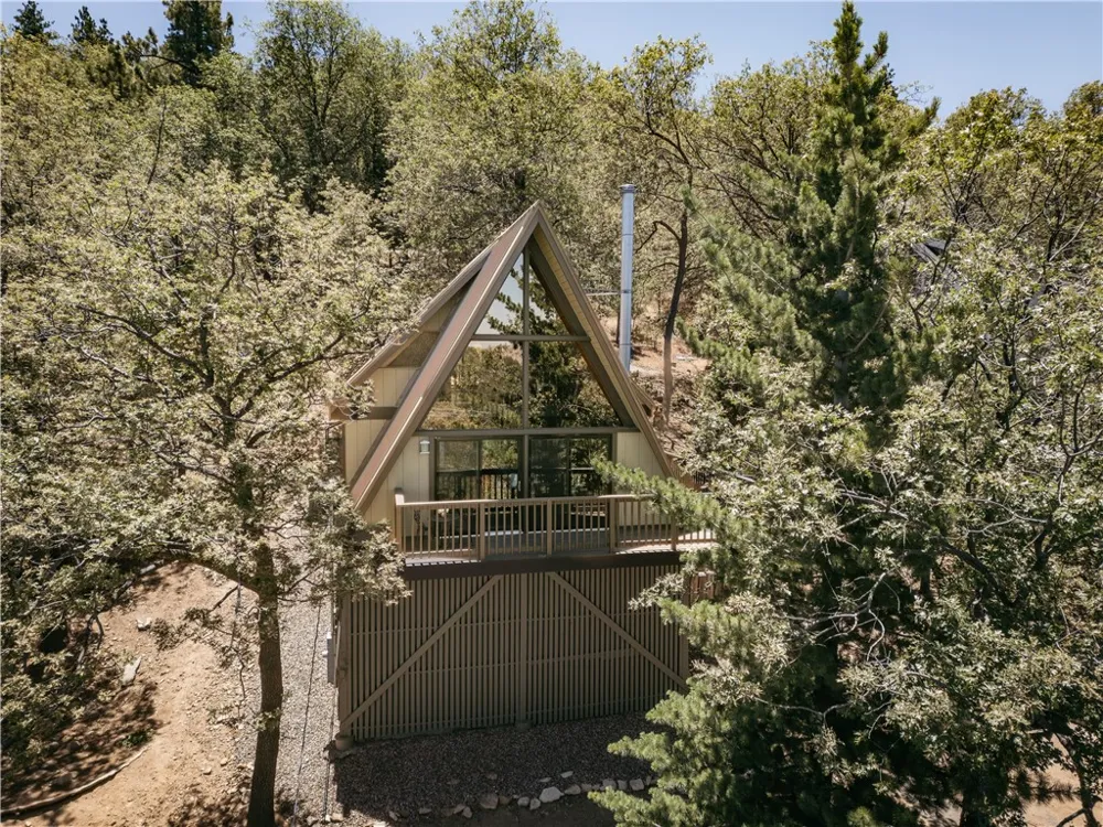 1457 Yosemite Lake Arrowhead, CA 92352