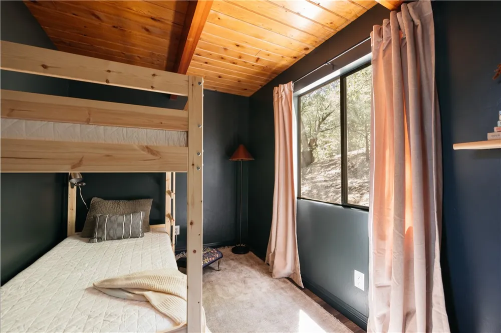 1457 Yosemite Lake Arrowhead, CA 92352