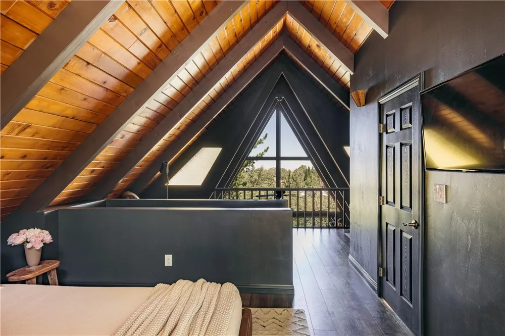 1457 Yosemite Lake Arrowhead, CA 92352