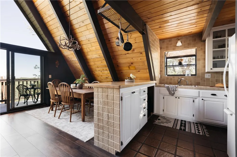 1457 Yosemite Lake Arrowhead, CA 92352