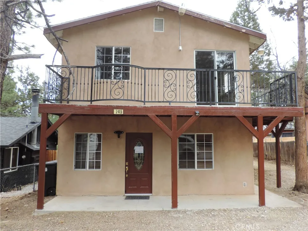 745 Sunset Sugarloaf, CA 92386
