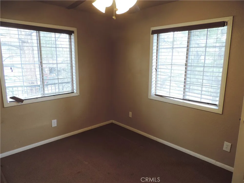745 Sunset Sugarloaf, CA 92386