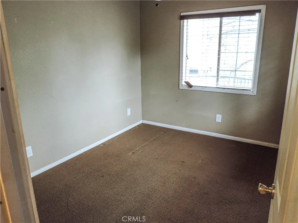 745 Sunset Sugarloaf, CA 92386