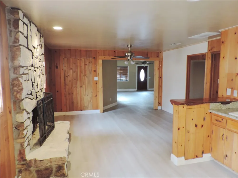 745 Sunset Sugarloaf, CA 92386