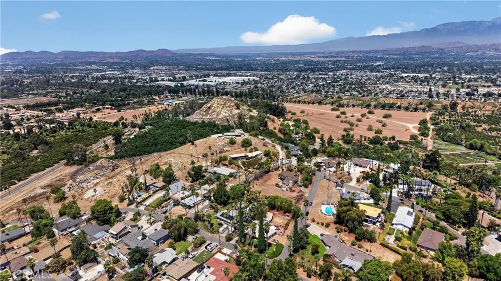 7307 Lenox Avenue Riverside, CA 92504