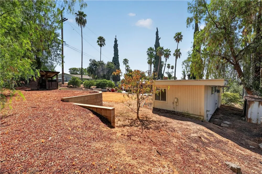 7307 Lenox Avenue Riverside, CA 92504
