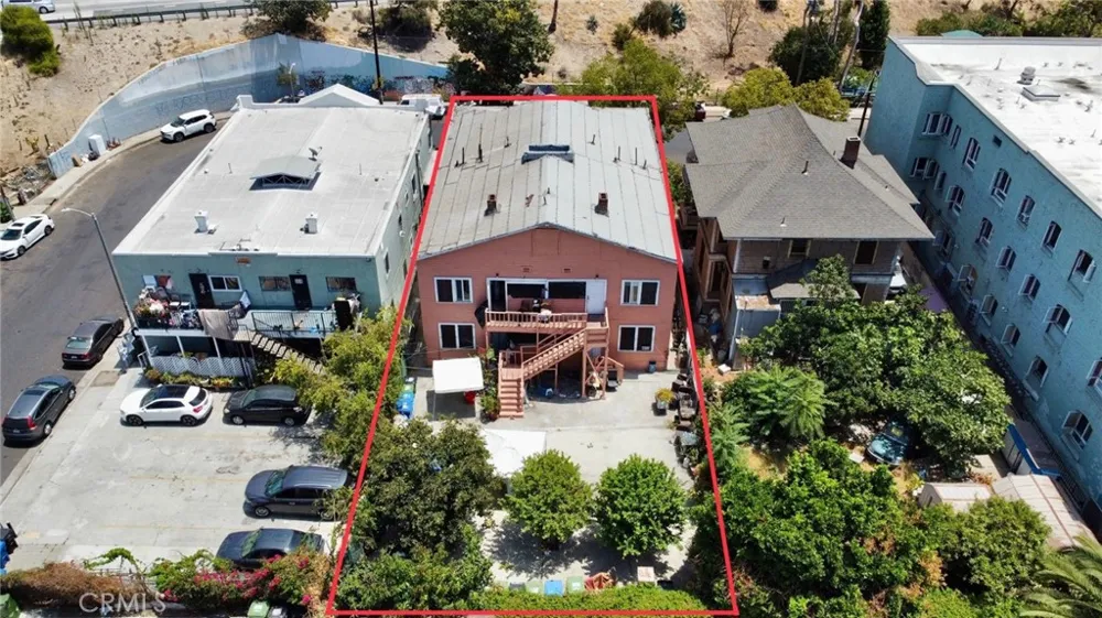 1943 Estrella Avenue Los Angeles, CA 90007