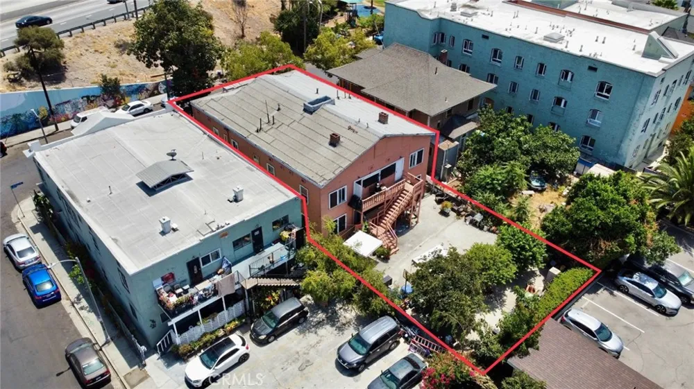 1943 Estrella Avenue Los Angeles, CA 90007