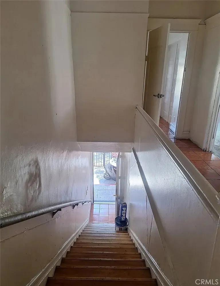1943 Estrella Avenue Los Angeles, CA 90007