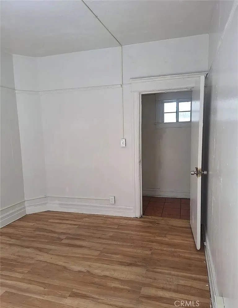 1943 Estrella Avenue Los Angeles, CA 90007