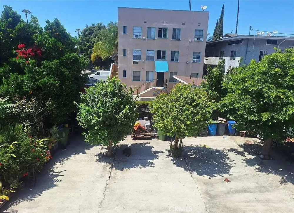 1943 Estrella Avenue Los Angeles, CA 90007