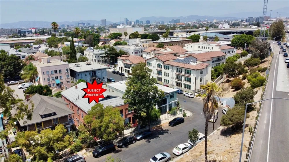 1943 Estrella Avenue Los Angeles, CA 90007