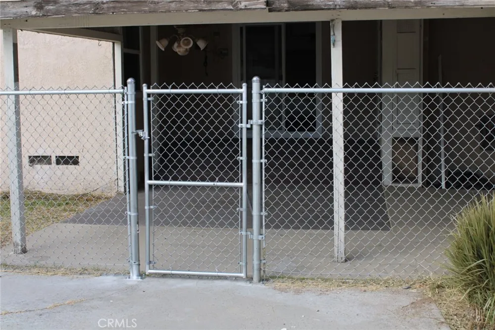 965 Florence Colton, CA 92324