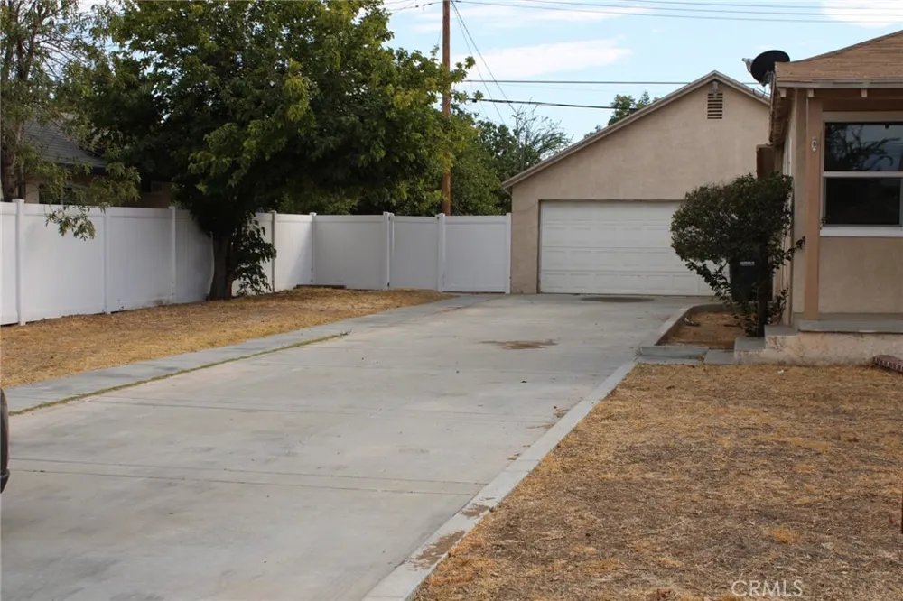 965 Florence Colton, CA 92324