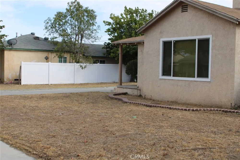 965 Florence Colton, CA 92324
