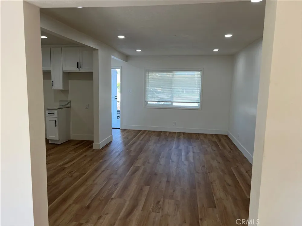 10807 Dumond Bloomington, CA 92316