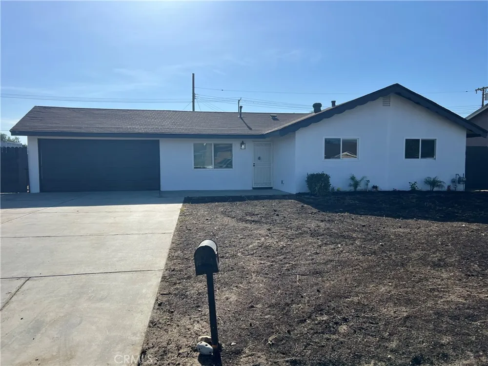 10807 Dumond Bloomington, CA 92316