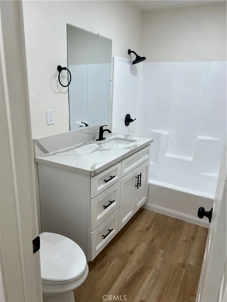 10807 Dumond Bloomington, CA 92316